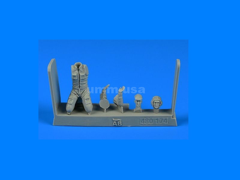 AB480174 Soviet Aircraft Mechanic - The Warsaw Pact (3) 1/48